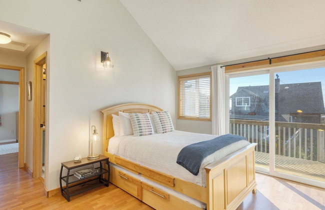 Royal Canoe by Avantstay Walk to the Shore + Cozy Fireplace - Photo 93