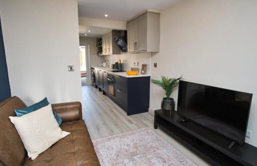 Spacious 4 Bed House Sleeps 6 Parking Garden in Loughborough - Foto 39