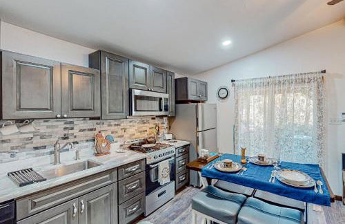 1BR Dog-Friendly Lakefront Cabin with Canoes - Foto 8