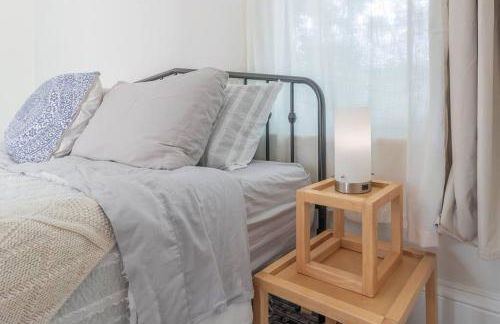 Midcentury Modern - central location to all - Foto 22