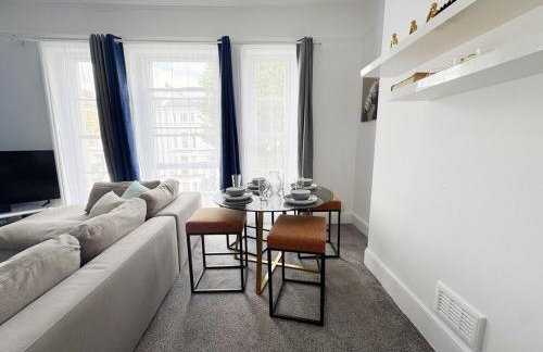 Prime Central London 2-Bed by Shops & Transport - Foto 5