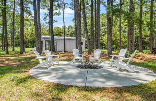 The Porter's Barn - fancy little waterfront home with deep-water boat dock and firepit - Foto 33