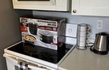 Roxanas 3bed 2bath Home with Modern Interior and BBQ Backyard - Photo 5