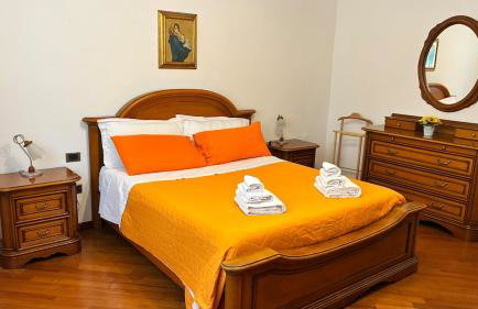 Tuscan Charm Spacious Florence Home - Photo 4