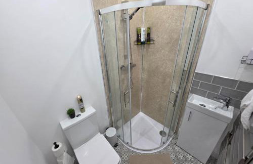 Anfield 4 min walk Sleeps 7 4BR 5Bed 3Bathrooms - Photo 19