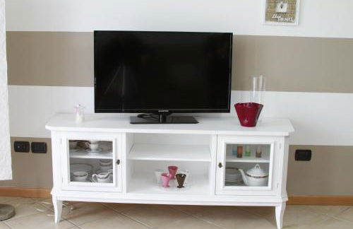 Luminoso Trilocale con Piscina e Giardino privato - Foto 6