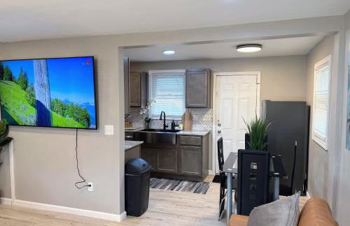 Your Cozy Home Away From Home king bed, parking - Foto 15