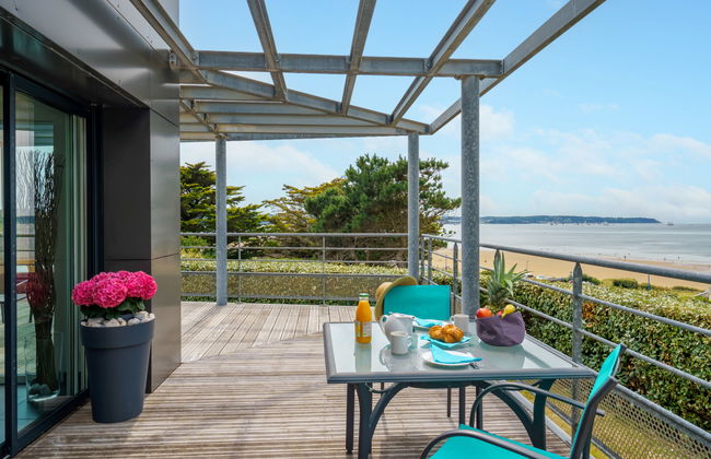 3 bedroom House in Plonévez-Porzay with garden and terrace - Photo 1