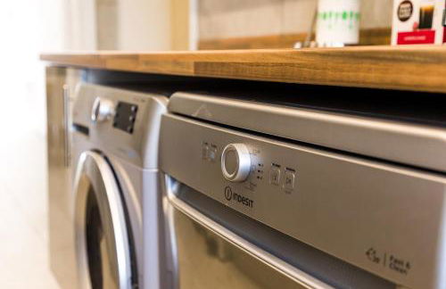 4 bedroom house with Garden, Parking & 3 mins Walking Distance from Train Station - Photo 20