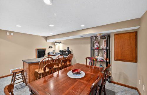 Cozy Retreat with Hot Tub in Peaceful Goshen home - Foto 13