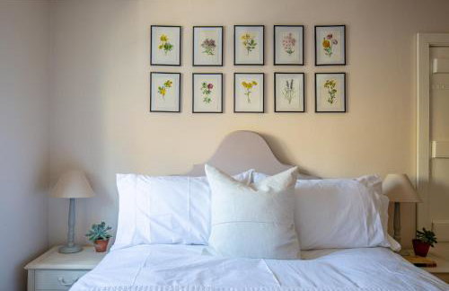 Gleneda Cottage - a renovated, traditional Cotswold cottage full of charm with fireplace and garden - Photo 5