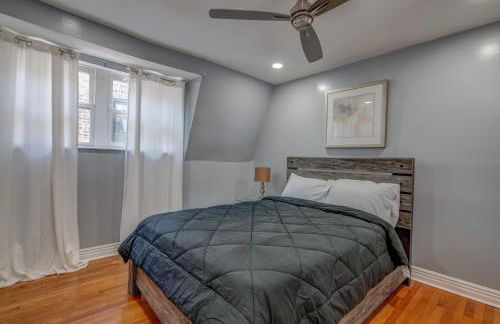 Spacious 5-BR House near Transit w Parking - Foto 14