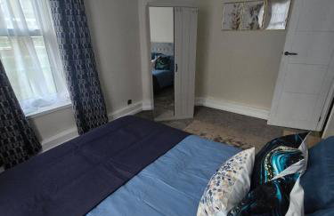 Contemporary & Spacious 1BD - Fireplace with Modern Comforts - Foto 7