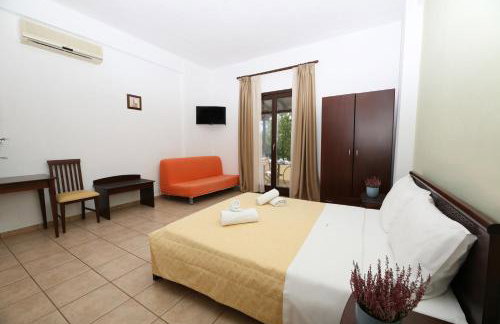 Palirria Hotel & Studios - Photo 64