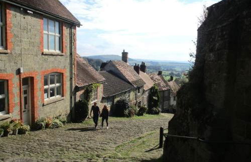 Central Shaftesbury with private parking - Foto 9