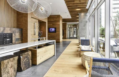 Urban 2BR Oasis with Scenic Rooftop and Gym - Foto 30