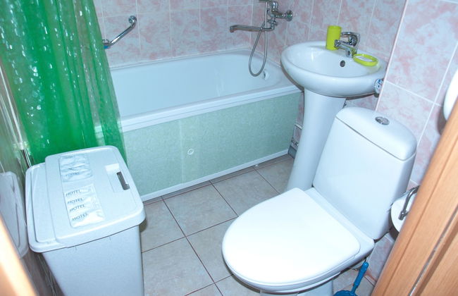 Two Bags Hotel - Photo 67