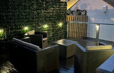 4-6 Guests in centre location with stunning views - Photo 4