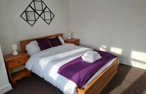 Entire 3 bedroom home with Parking in Welling, London, UK - Photo 23