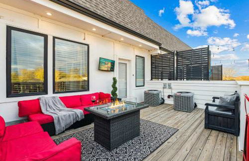 Private Home with Rooftop Game Room near Downtown - Foto 51