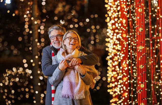 Recorrido a pie privado por la magia navideña de Rodas - Foto 1