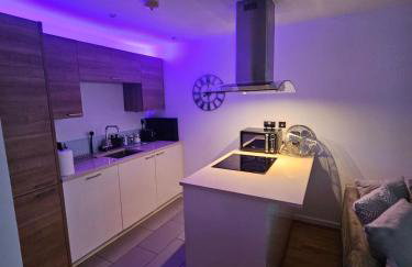 Executive E15 Apartment - Skyline Terrace & Free Private Parking - 5-min Walk to Abba Arena - Foto 44
