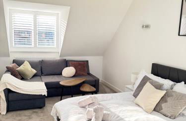 Parkside Luxury 3 bedroom home, 5 min to Ebbsfleet Station and has free Parking - Foto 6