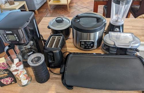 Vacation House! 6BR, FREE Heated Pool, Arcade & Hot Tub - Photo 25