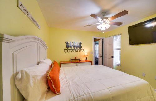 Lakefront Afton Home with Hot Tub and Game Room! - Foto 24