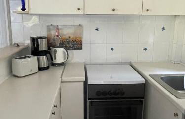 ILIOCHARI sea view apartments Oropos - Kalamos - Foto 43