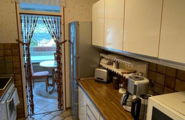 Zentrales Apartment für bis zu 6 Personen mit Balkon, Parkplatz, Waschmaschine & direkten Einkaufsmöglichkeiten - Foto 11