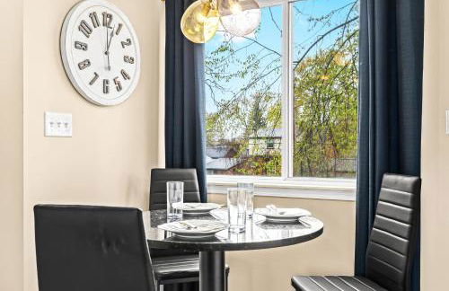 New! Cozy Upper 1BR Flat near Downtown Roseville - Foto 19