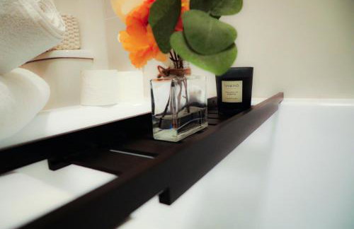 Bradford City Centre Walk To Trains, Dining, 65' Smart TV, Perfect For Working Professionals - Foto 16