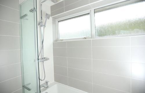 Gainsborough Place By N And N Stays Ltd, Perfect Location for Contractors and Corporate stays, Close to Cardiff Bay Area, Private Parking and fast Wifi - Foto 22