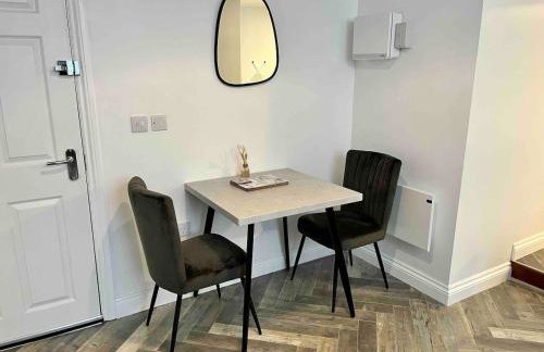 Stylish Studio Apartment on Torquay Harbourside! - Photo 11