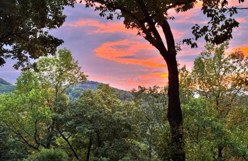 Quiet Ellijay Cabin 2 Master Ensuites, Stunning Views, Hot Tub, Dogs Welcome - Foto 73