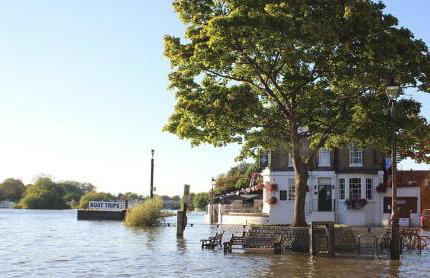 NEW! 2 bedroom Flat, Free Parking, PS5 and Netflix, ideal for professionals, relocators and families 1 minute to the centre and station - Foto 14