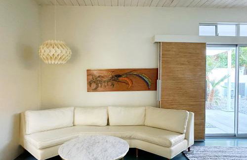 Retro Rendezvous Pool and Spa MidCentury Modern Home - Foto 68