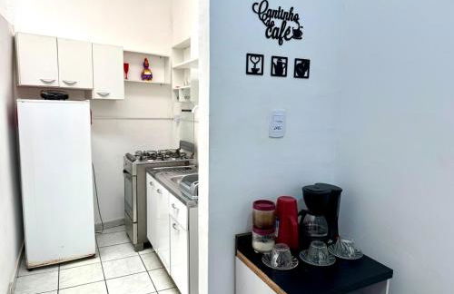 APT-10 Completo Com Ar-Condicionado Garagem Predio Central Perto de tudo - Foto 7