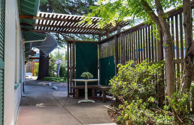 The Bonnie Inn Unit 6 - Photo 5