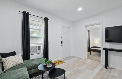 Modern 4BR 2BA Home with Hot Tub-Grill & Huge Yard - Foto 4