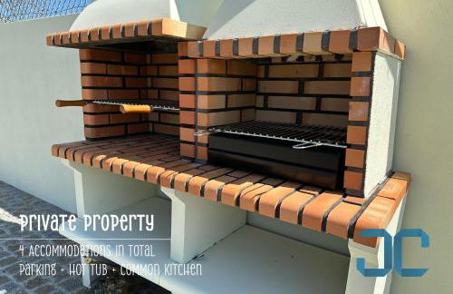 Arada Property - 4 Houses in 1 Private Property, Free Parking and Hot Tub - Foto 45