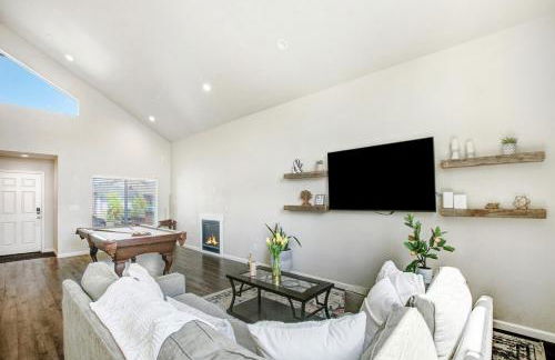 Game Night Meets Wine Country Elegance - Foto 31