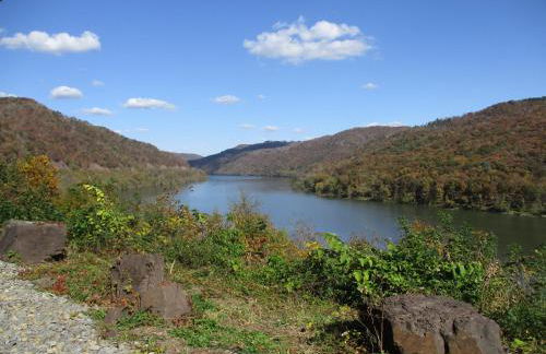 Historic cabin off I-77, views, antiques, Wi-fi, wonderful experience for 2! - Foto 16