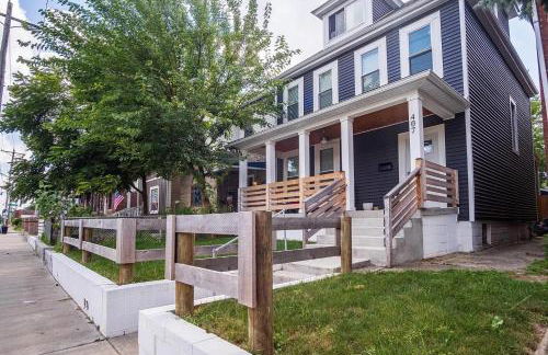 Beautiful 4 Bedroom House Near Downtown Columbus with Garage Parking and Backyard - Foto 24