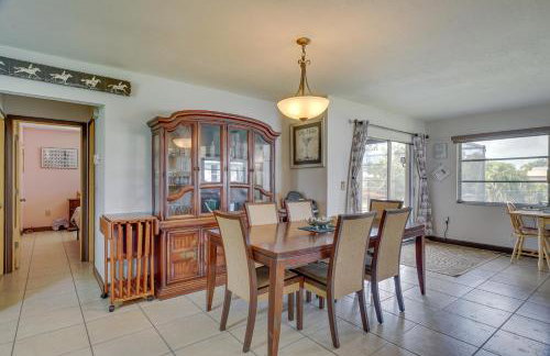 Canal-Front Retreat w/ Heated Pool & Hot Tub! - Foto 7