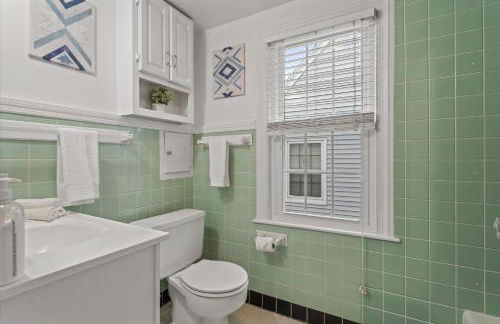 5 Mins to UND - Cozy 4BD with BBQ & Pool Table - Foto 36