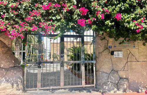 Traveler's Beach Apartment with sea view, free coffee & parking - Photo 33