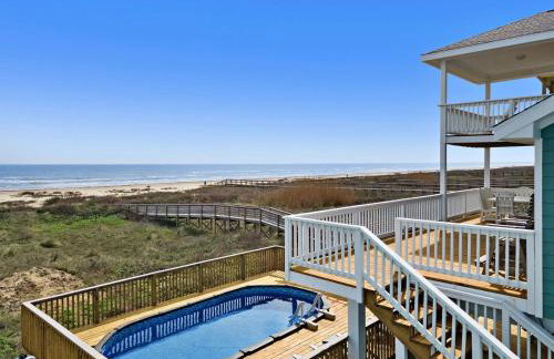 Oceanfront home with pool, large decks, fire pit and private walkover to the beach - Foto 50