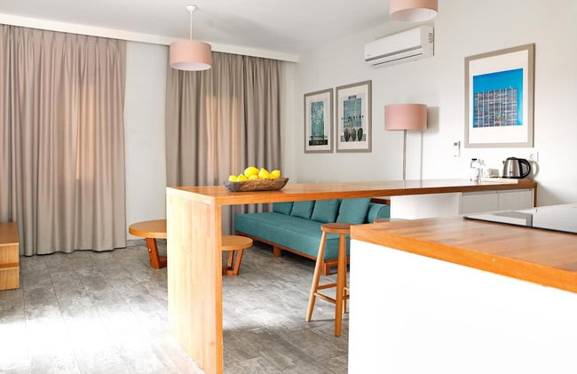 Dorman Suites Hotel - Photo 73